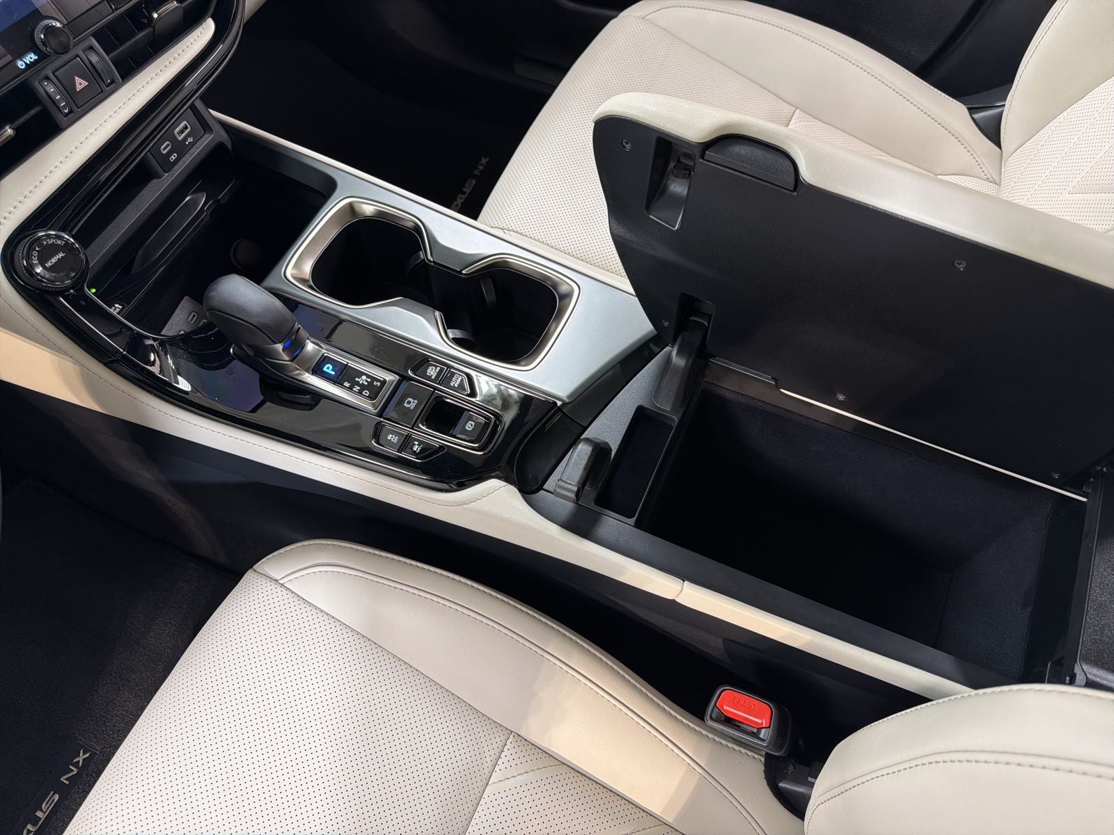 2025 Lexus NX 450h+ Luxury