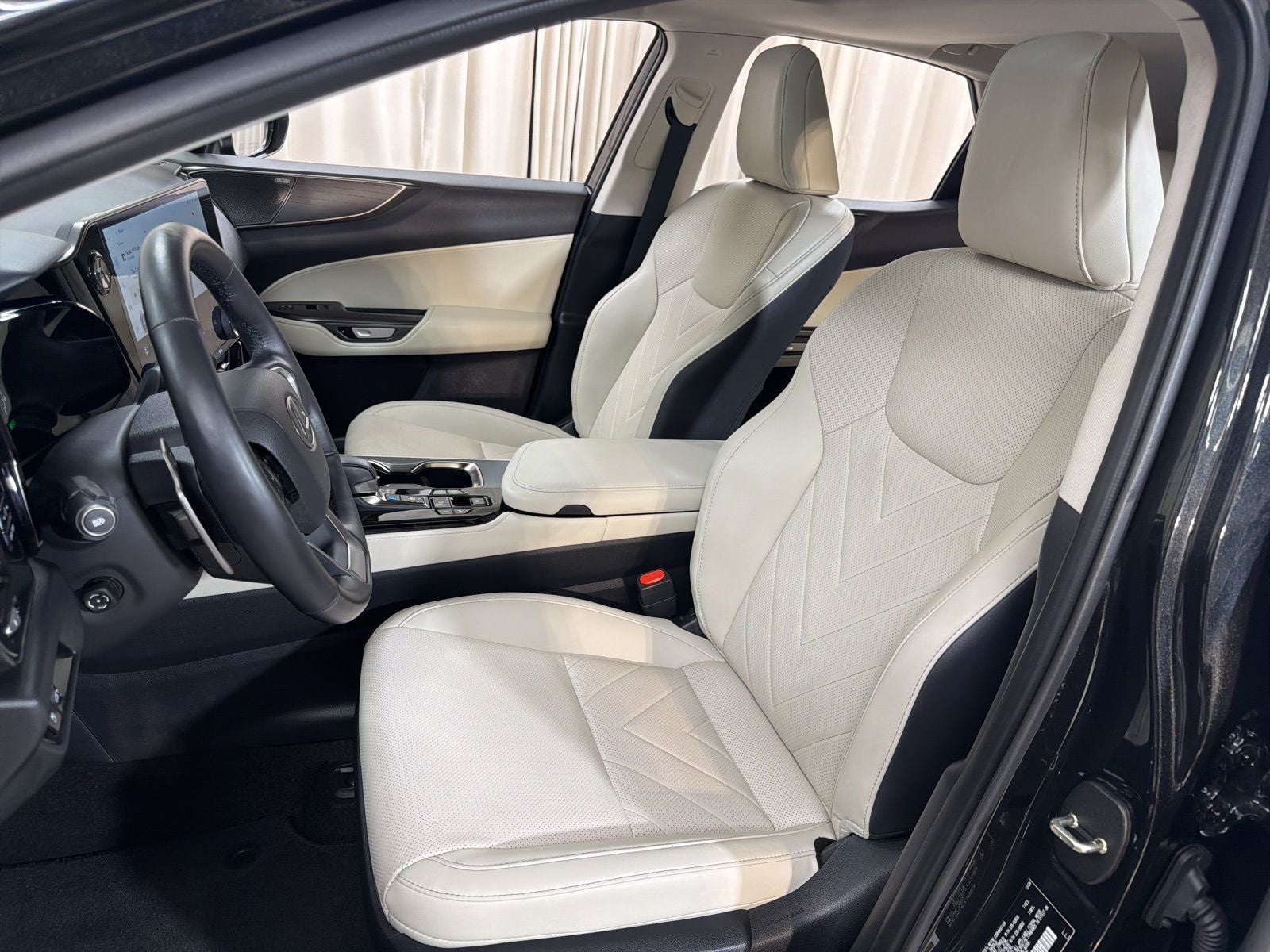 2025 Lexus NX 450h+ Luxury