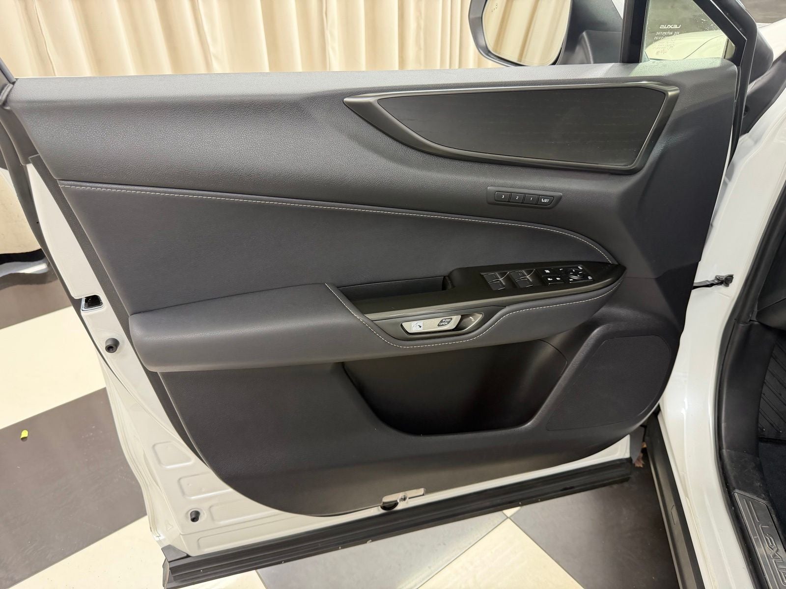 2024 Lexus NX 450h+ Luxury