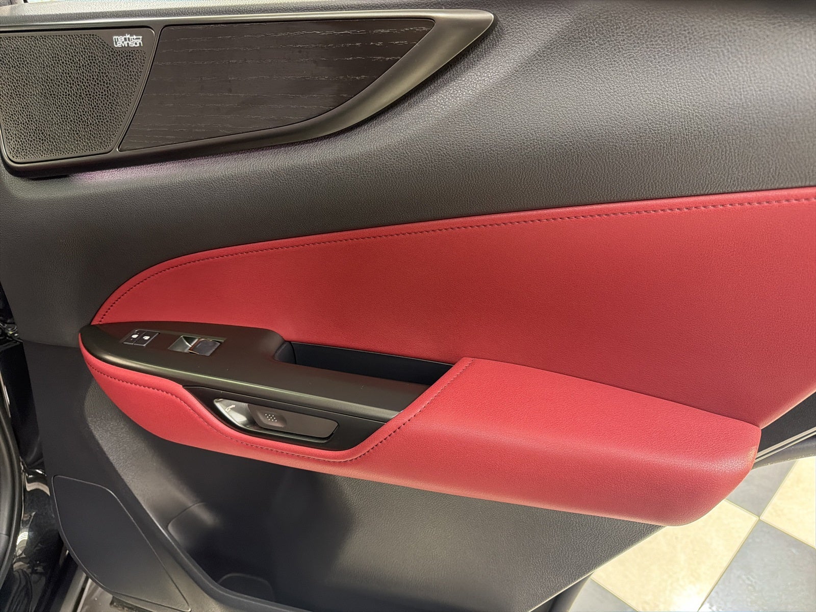 2025 Lexus NX 450h+ Luxury