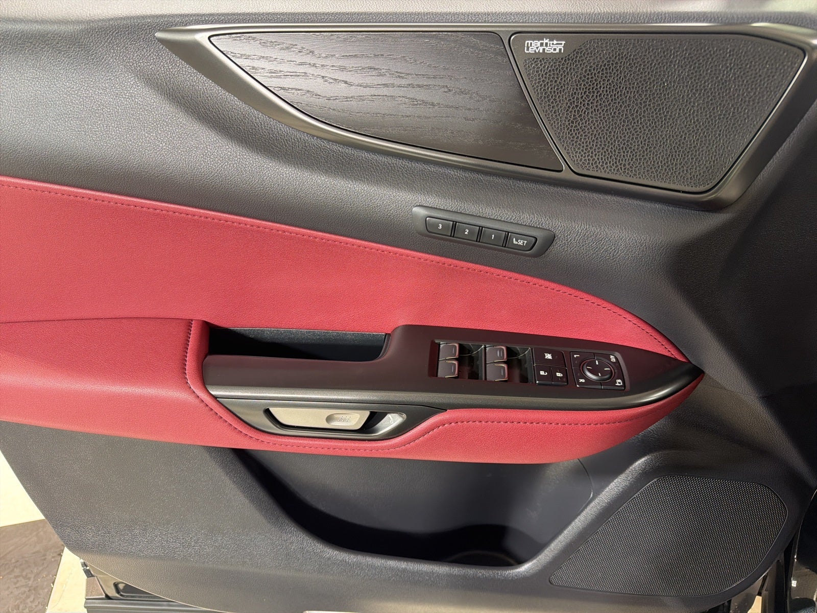 2025 Lexus NX 450h+ Luxury