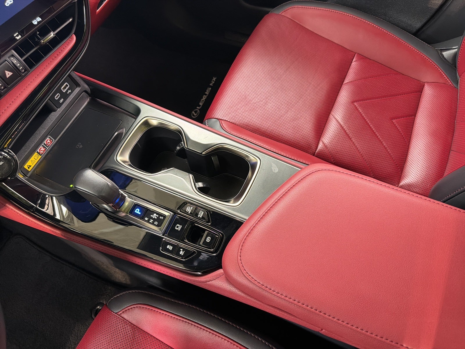 2025 Lexus NX 450h+ Luxury