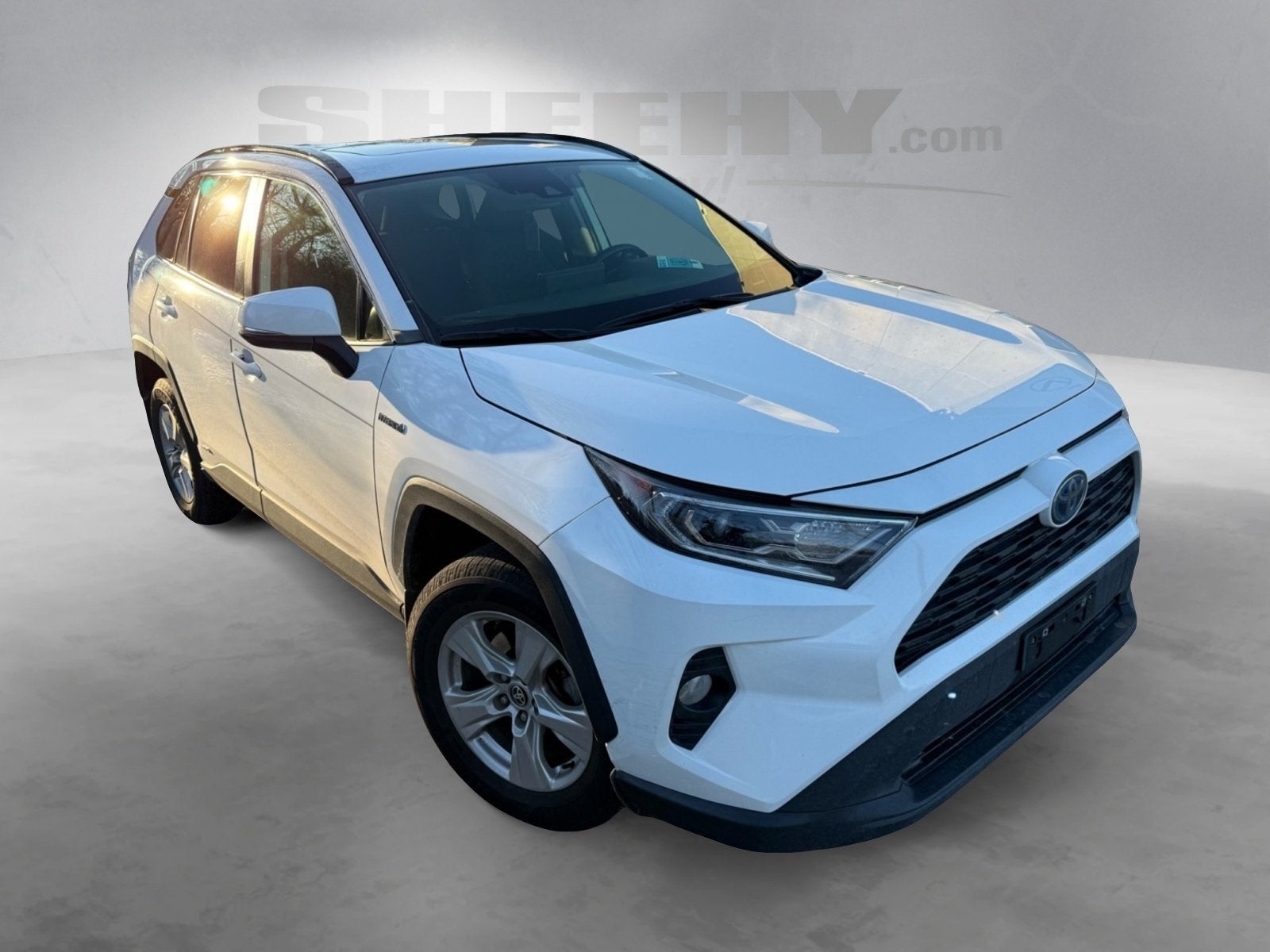Used 2021 Toyota RAV4 XLE with VIN JTMRWRFV0MD112681 for sale in Kansas City