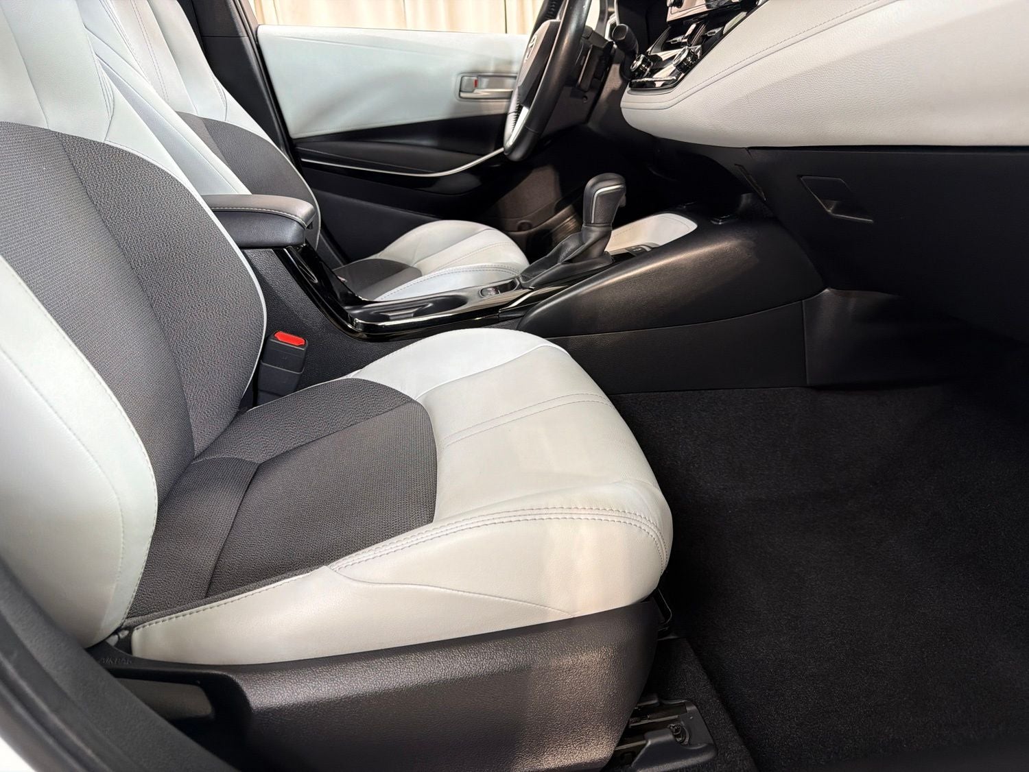2022 Toyota Corolla Hatchback XSE