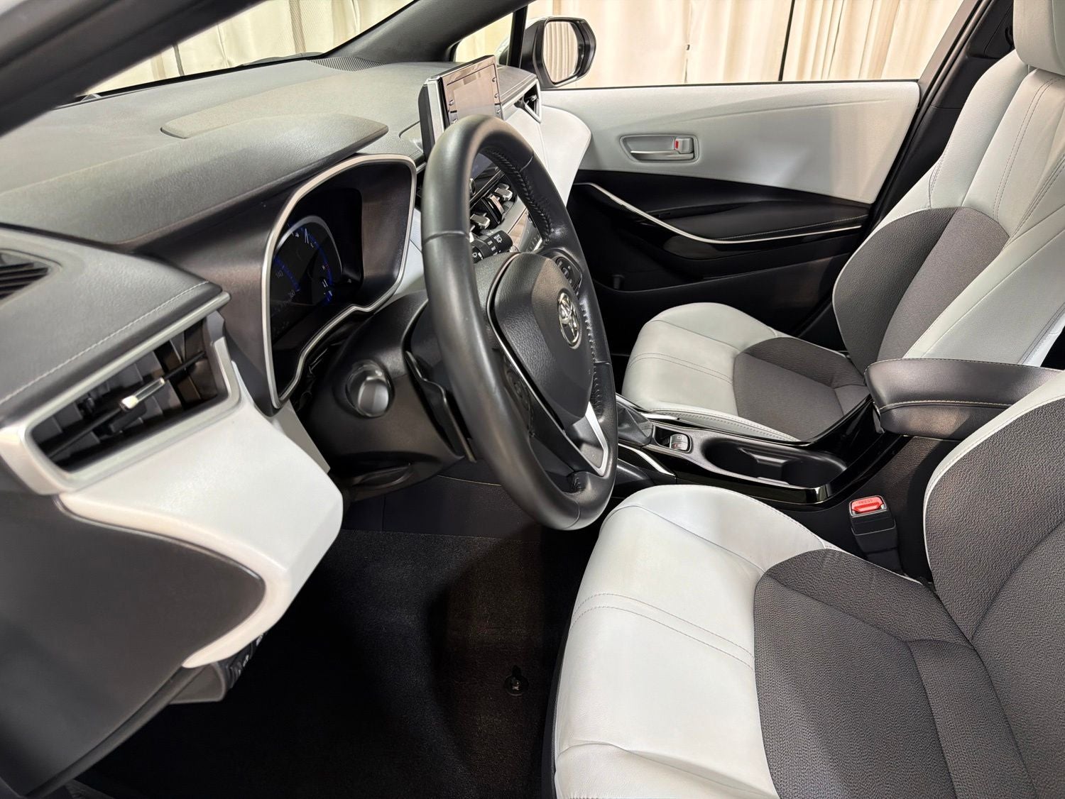 2022 Toyota Corolla Hatchback XSE