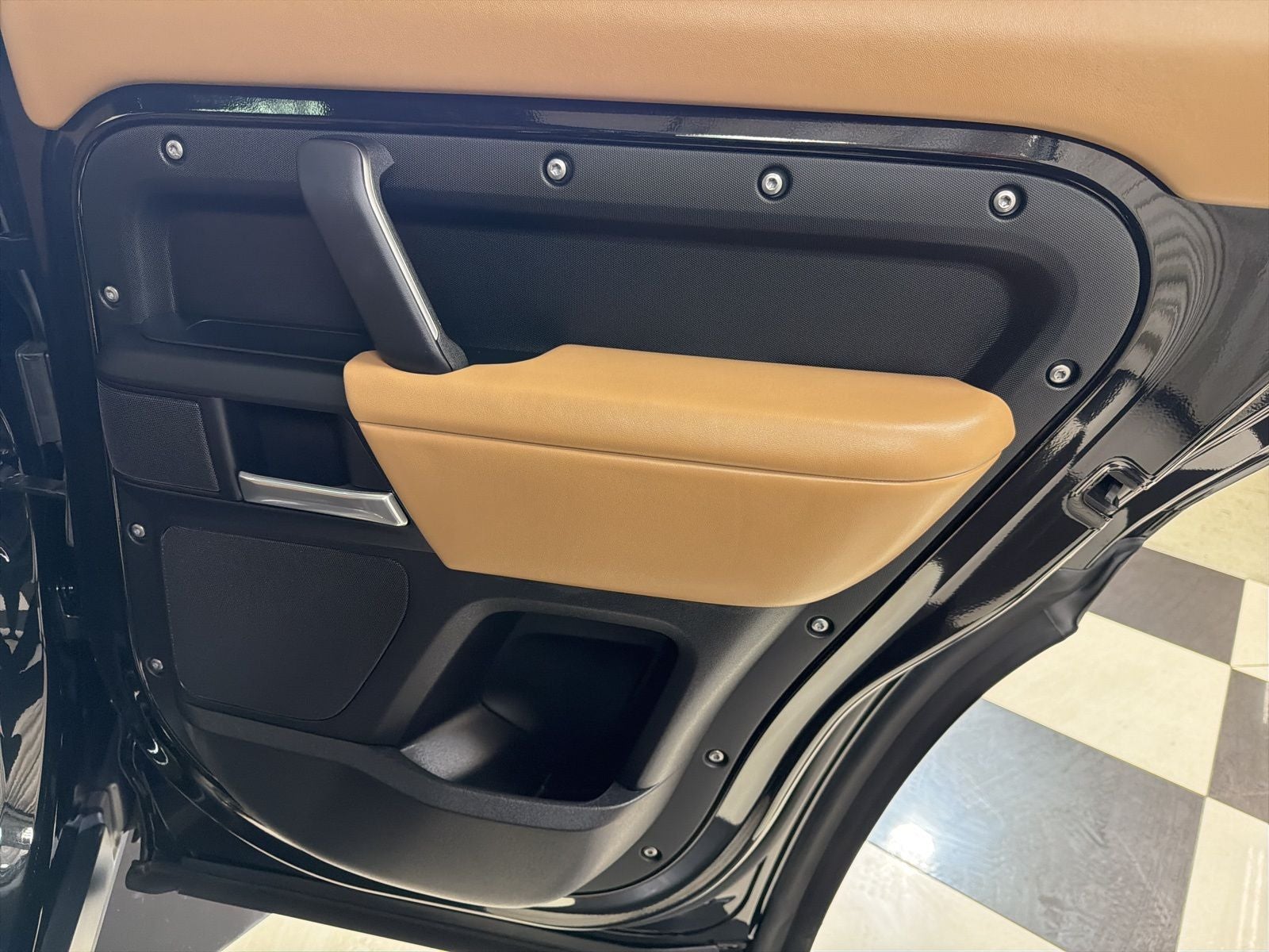 2025 Land Rover Defender 110 X-Dynamic SE