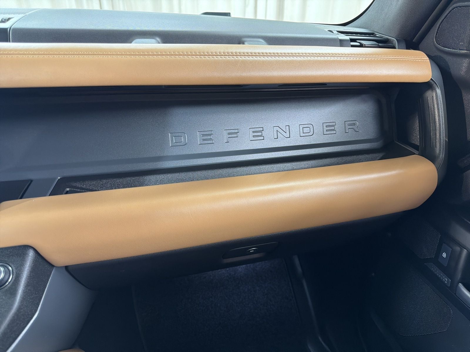 2025 Land Rover Defender 110 X-Dynamic SE