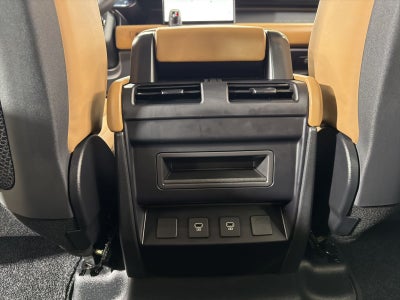 2025 Land Rover Defender 110 X-Dynamic SE