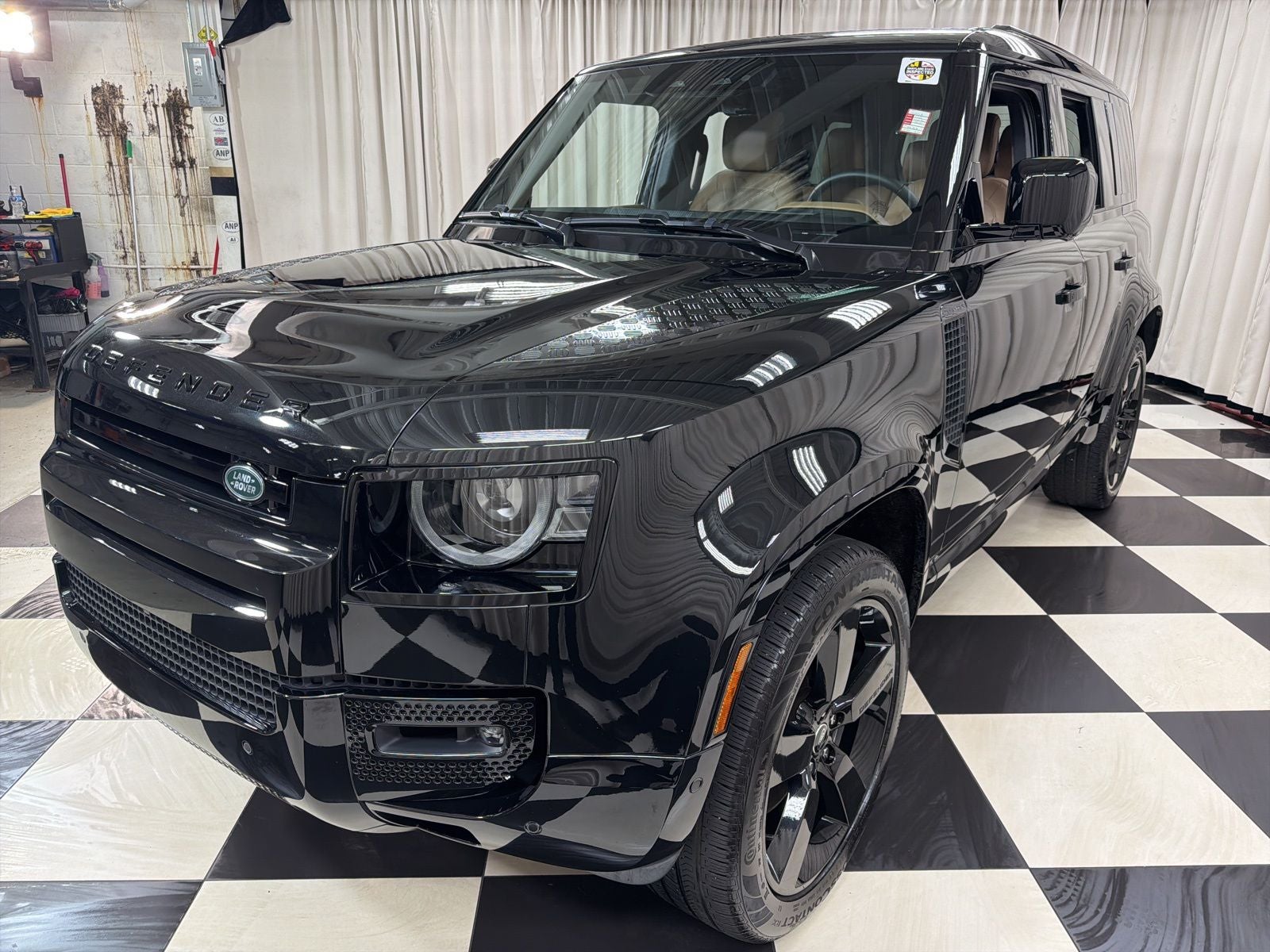 2025 Land Rover Defender 110 X-Dynamic SE