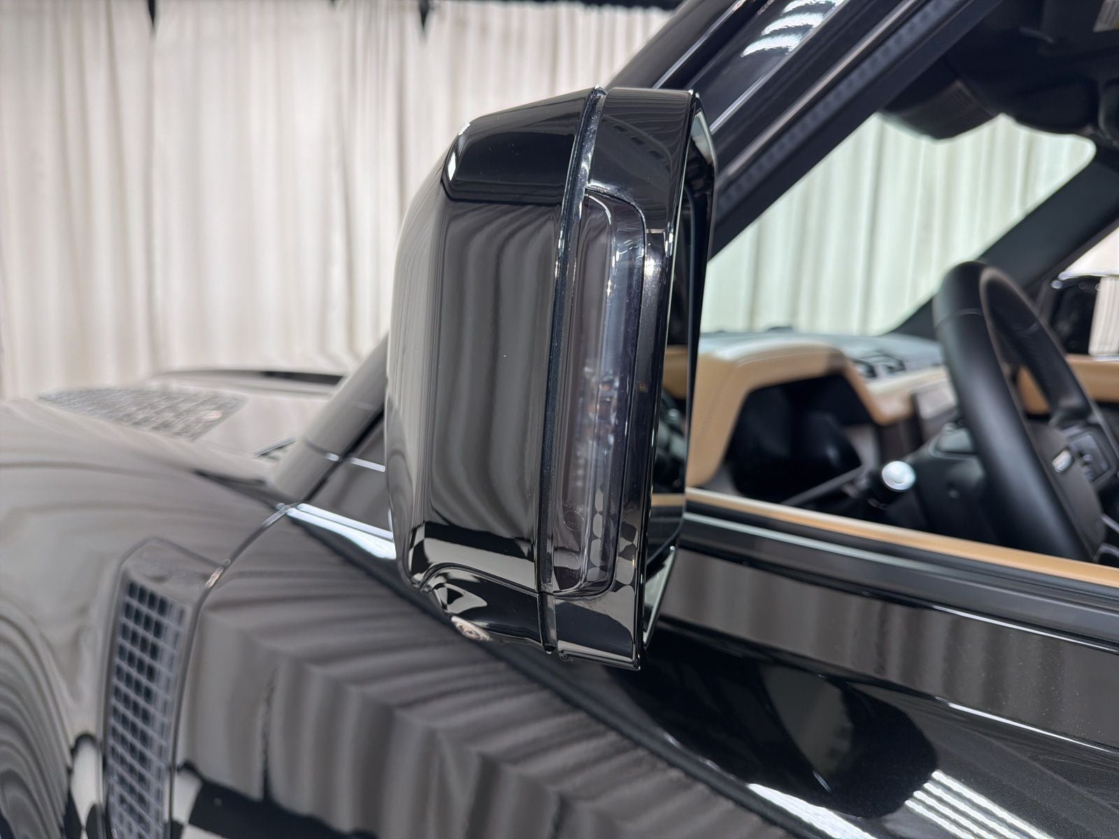 2025 Land Rover Defender 110 X-Dynamic SE