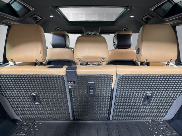 2025 Land Rover Defender 110 X-Dynamic SE