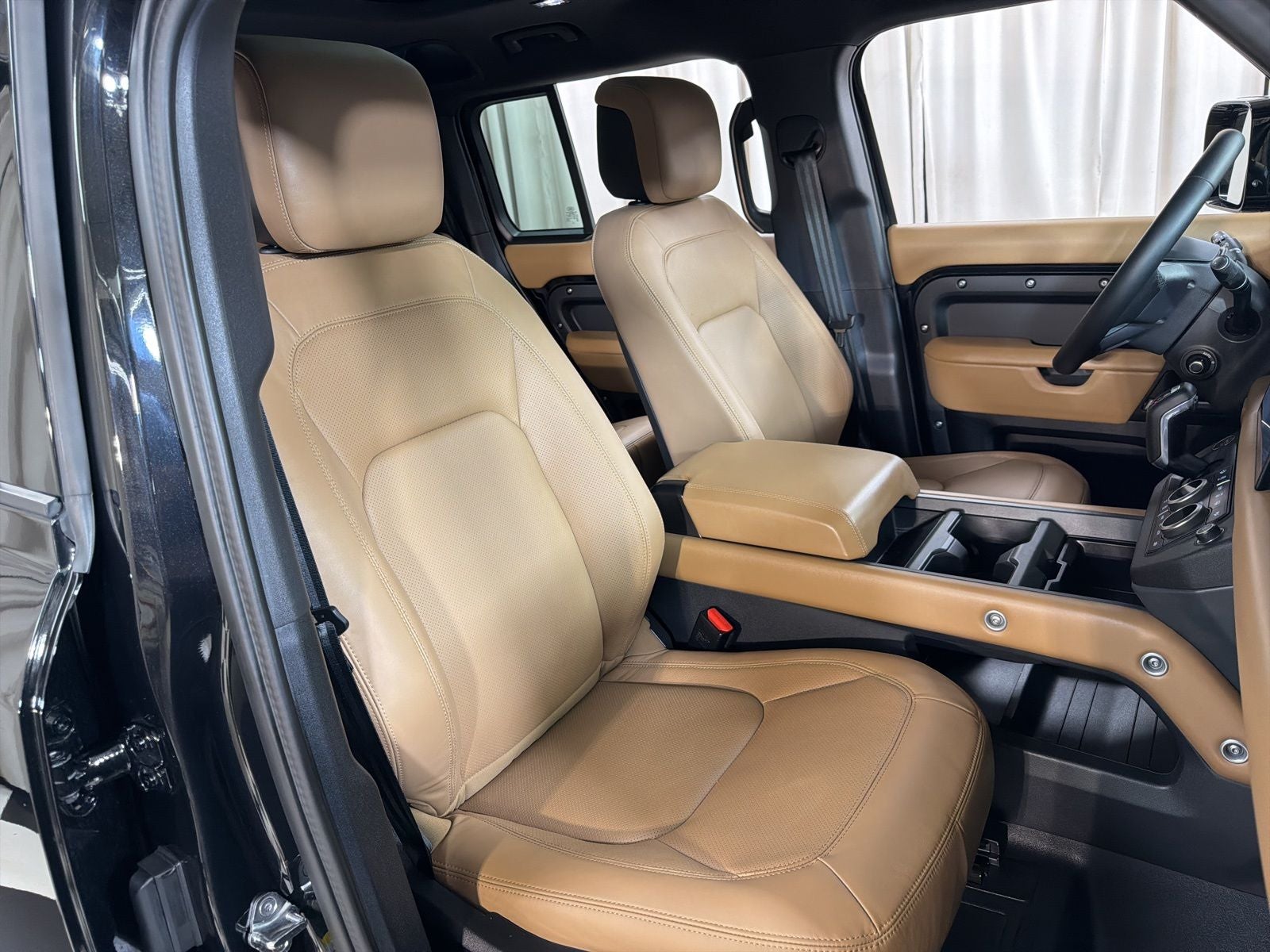 2025 Land Rover Defender 110 X-Dynamic SE