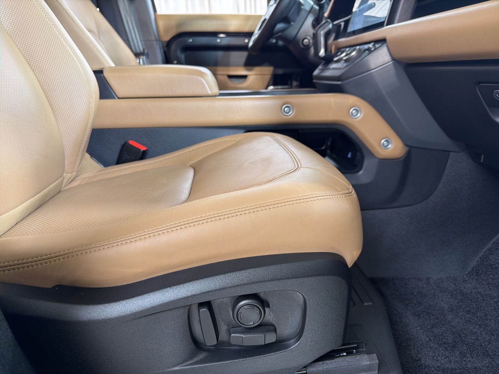 2025 Land Rover Defender 110 X-Dynamic SE