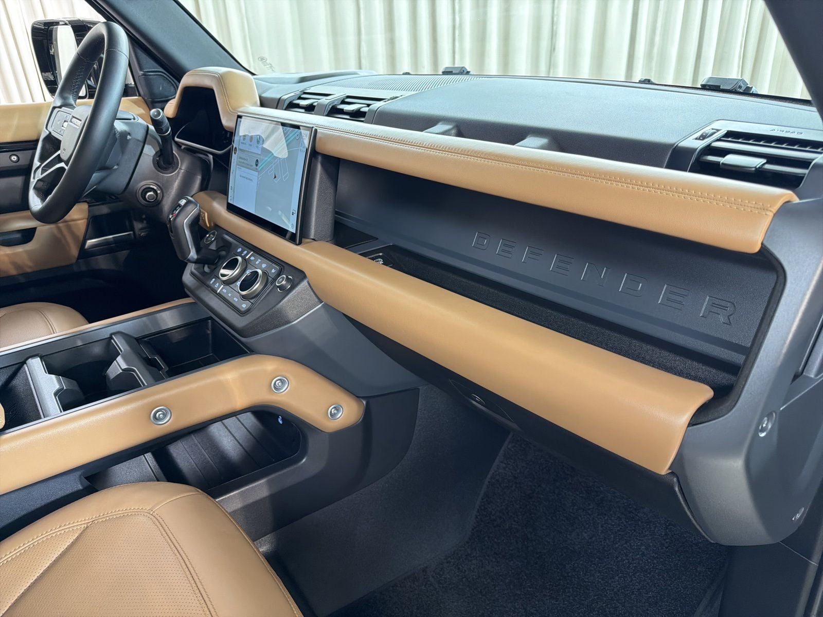 2025 Land Rover Defender 110 X-Dynamic SE