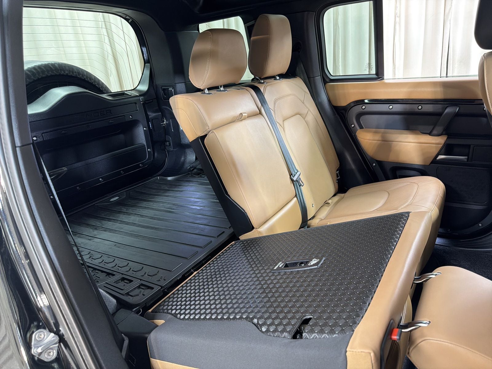 2025 Land Rover Defender 110 X-Dynamic SE