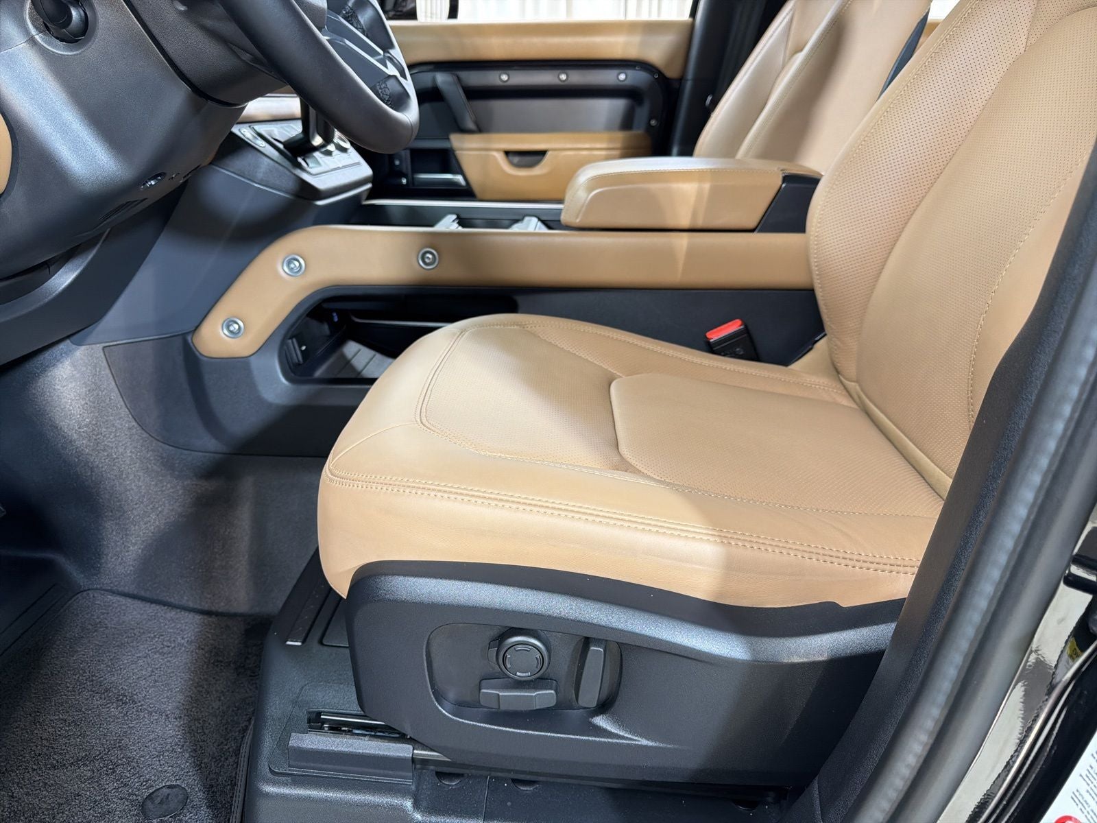 2025 Land Rover Defender 110 X-Dynamic SE