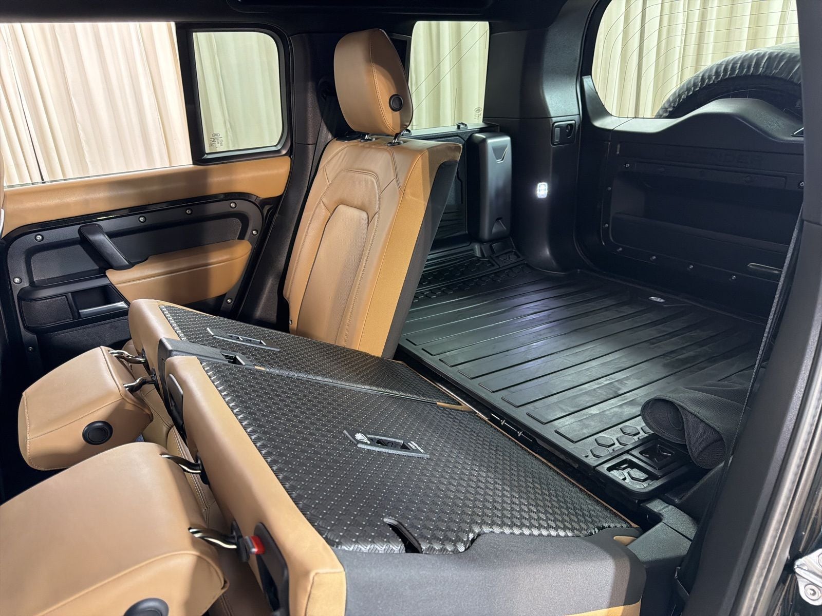 2025 Land Rover Defender 110 X-Dynamic SE