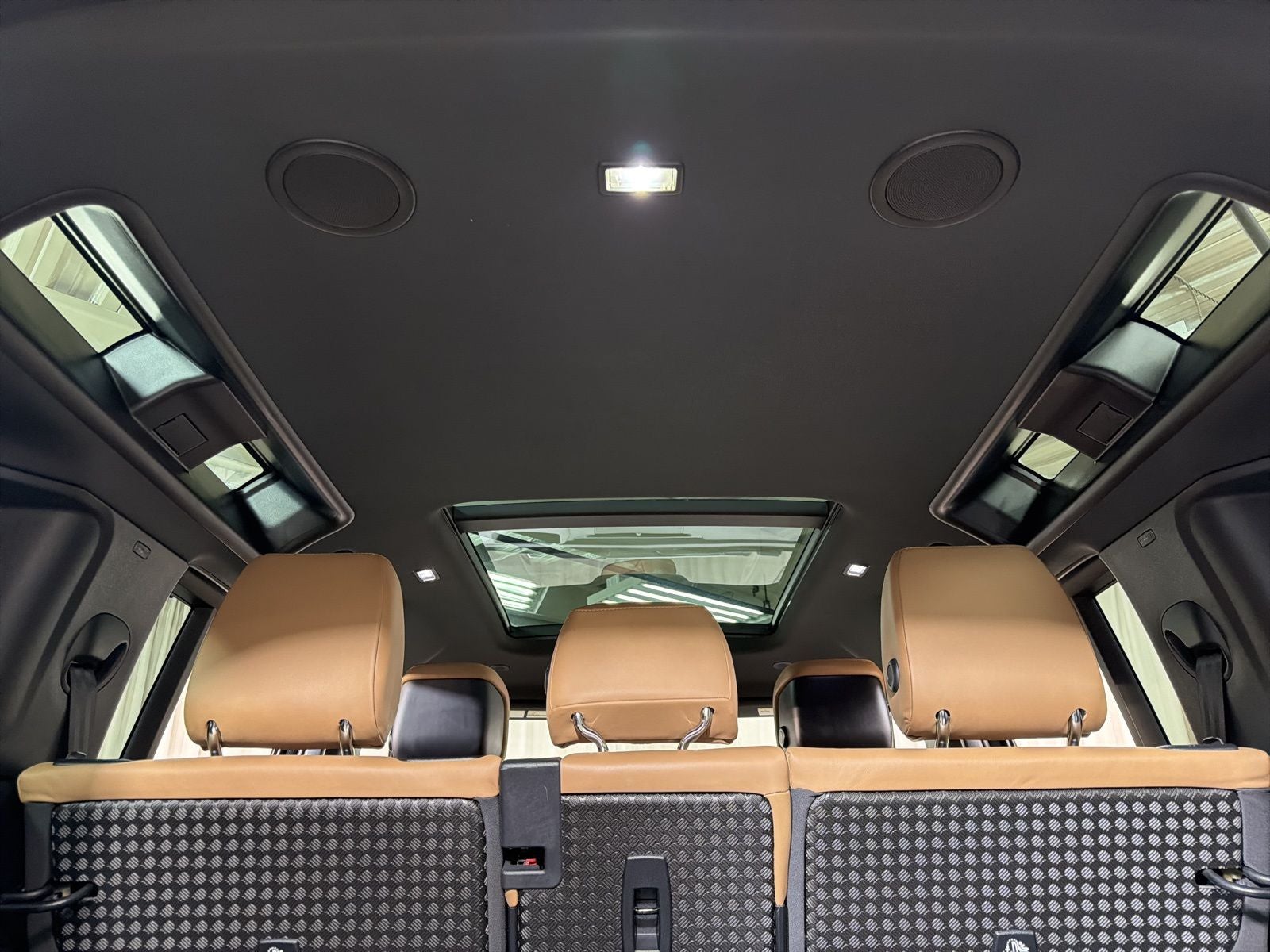 2025 Land Rover Defender 110 X-Dynamic SE