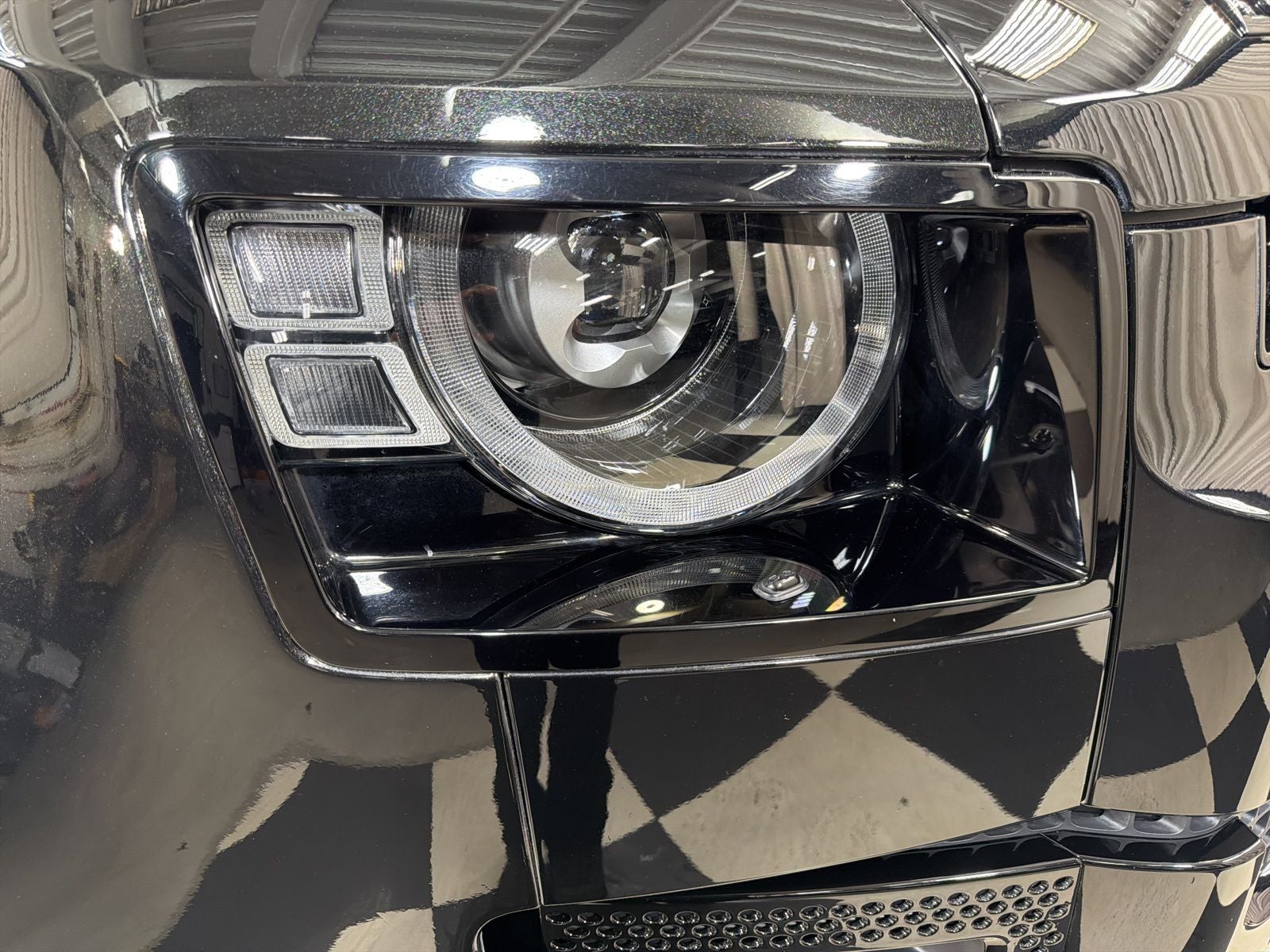 2025 Land Rover Defender 110 X-Dynamic SE