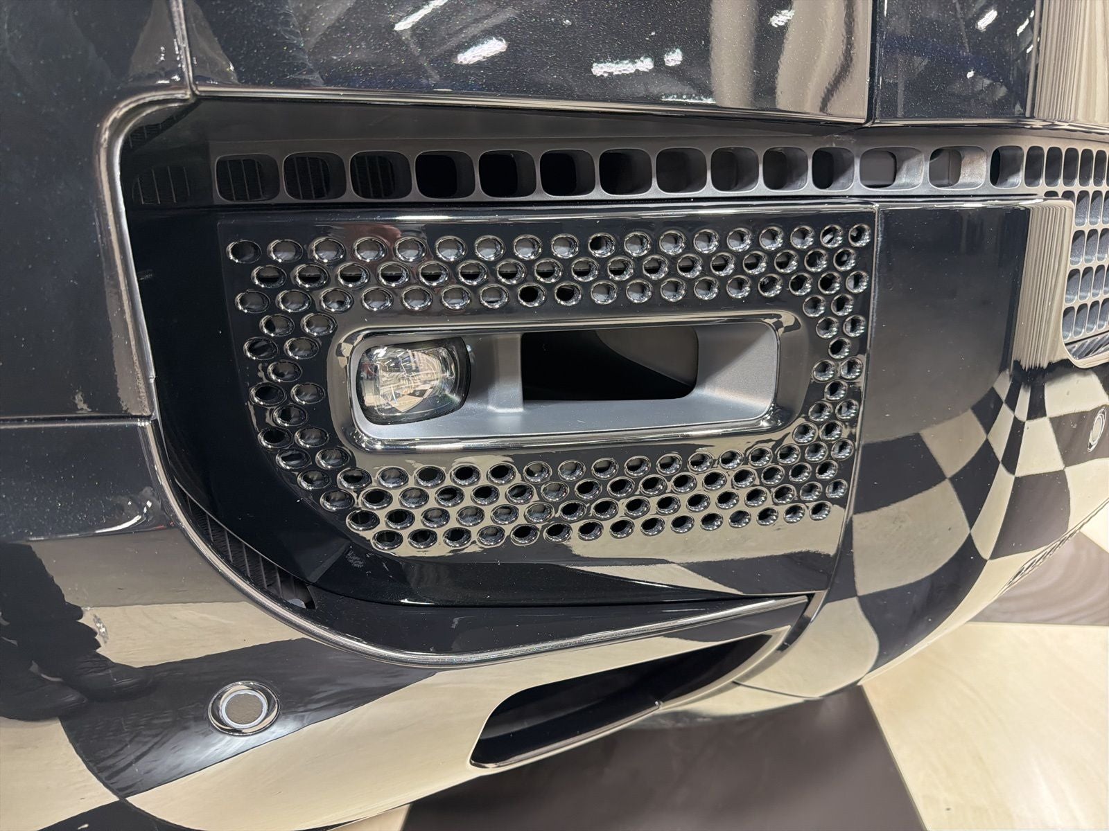 2025 Land Rover Defender 110 X-Dynamic SE