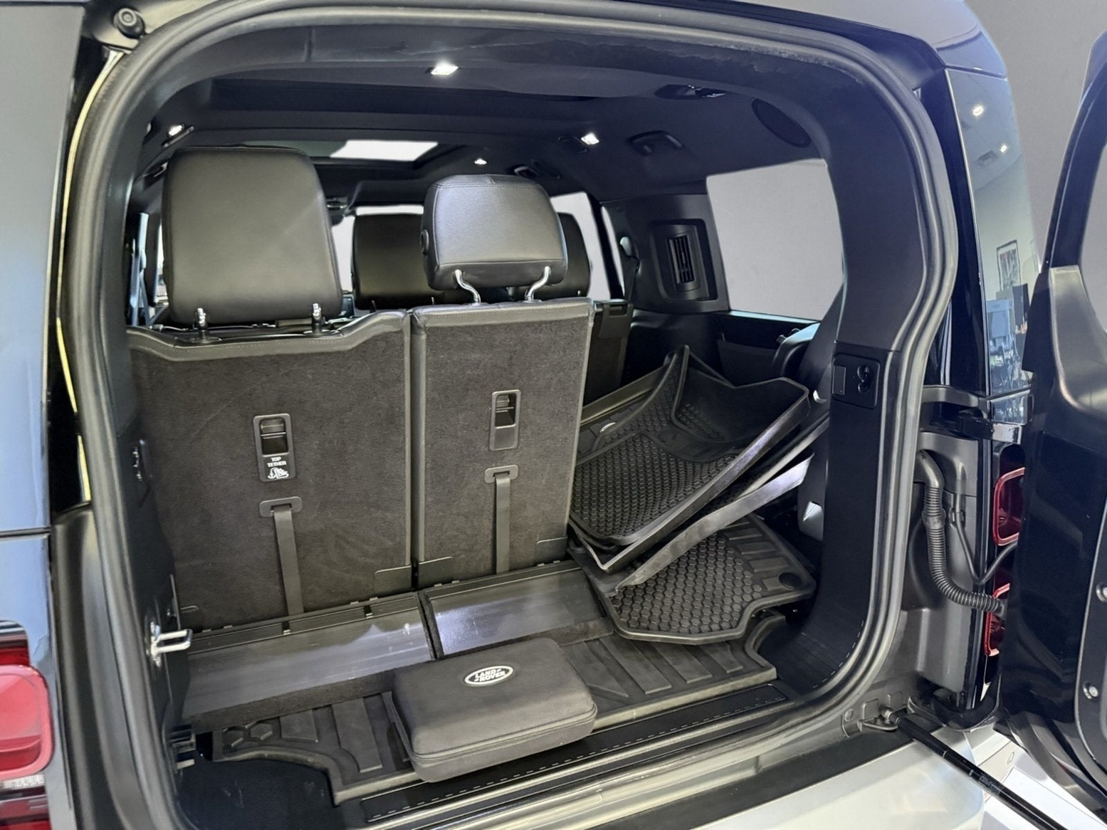 2023 Land Rover Defender 130 SE