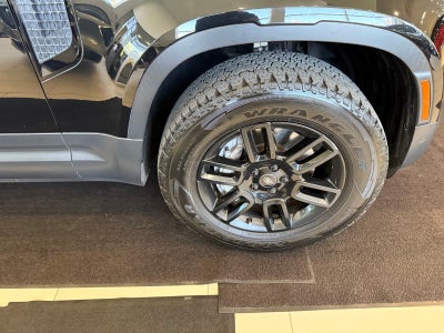 2023 Land Rover Defender 130 SE