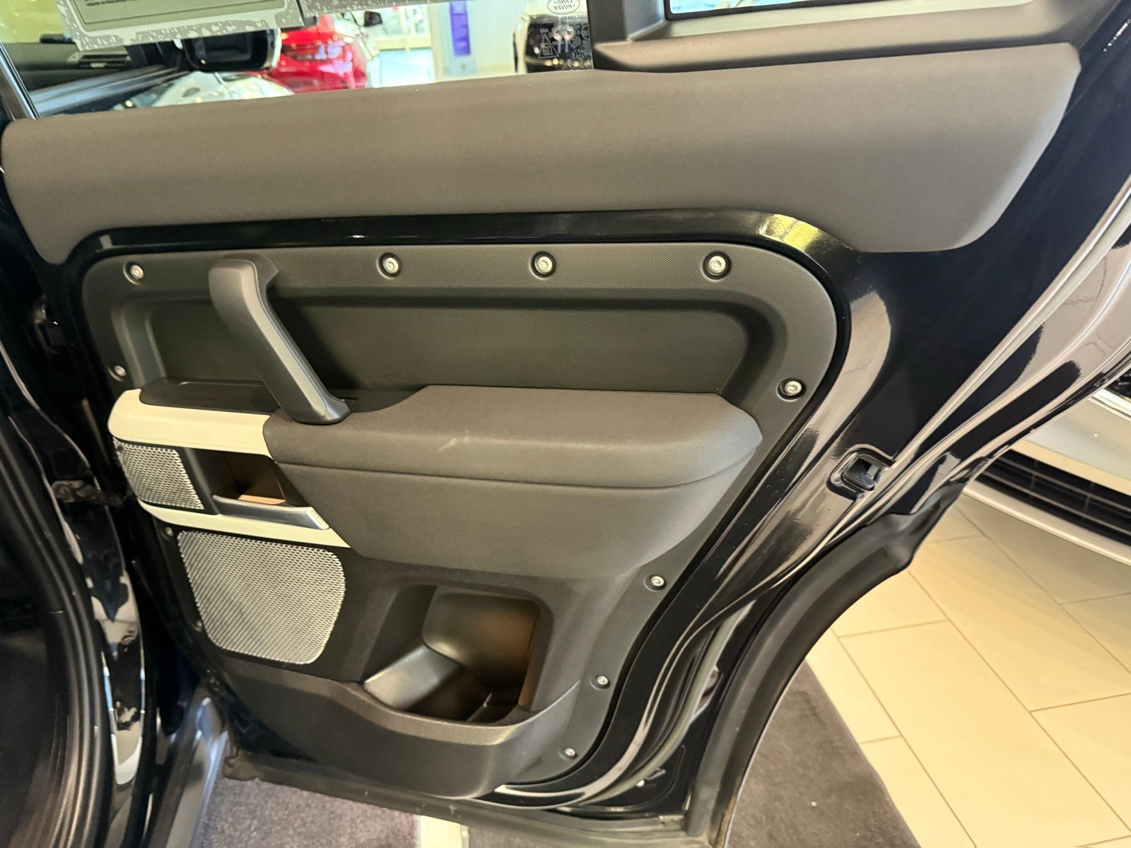 2023 Land Rover Defender 130 SE