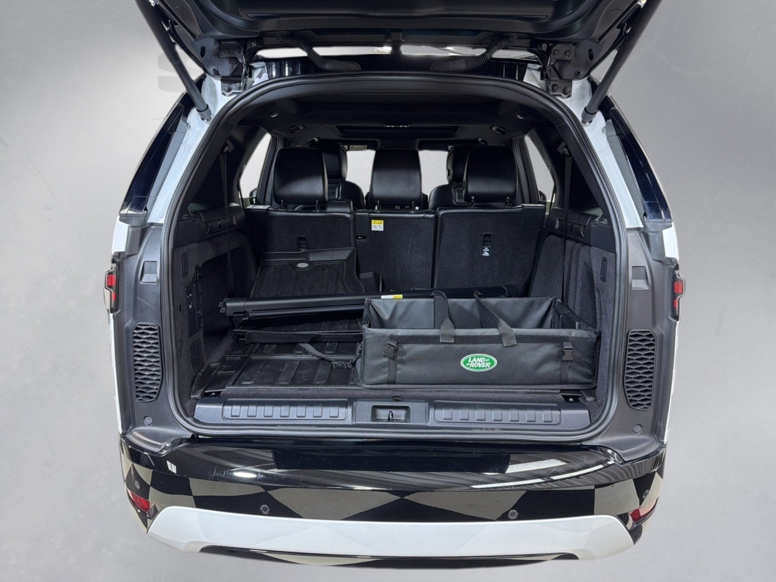 2024 Land Rover Discovery Dynamic SE