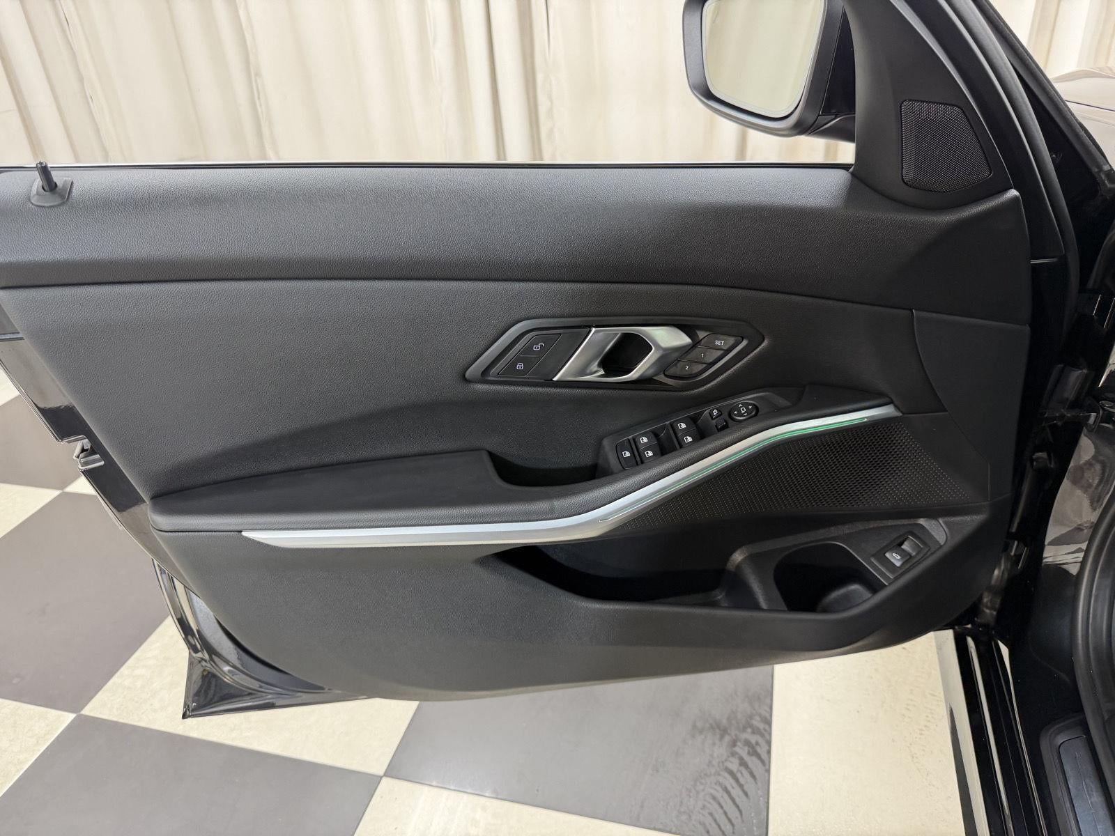 2025 BMW 3 Series 330i xDrive
