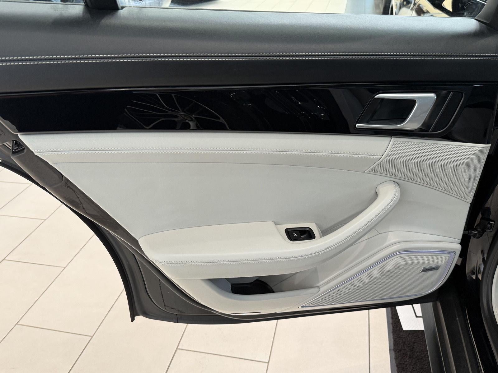 2022 Porsche Panamera Base