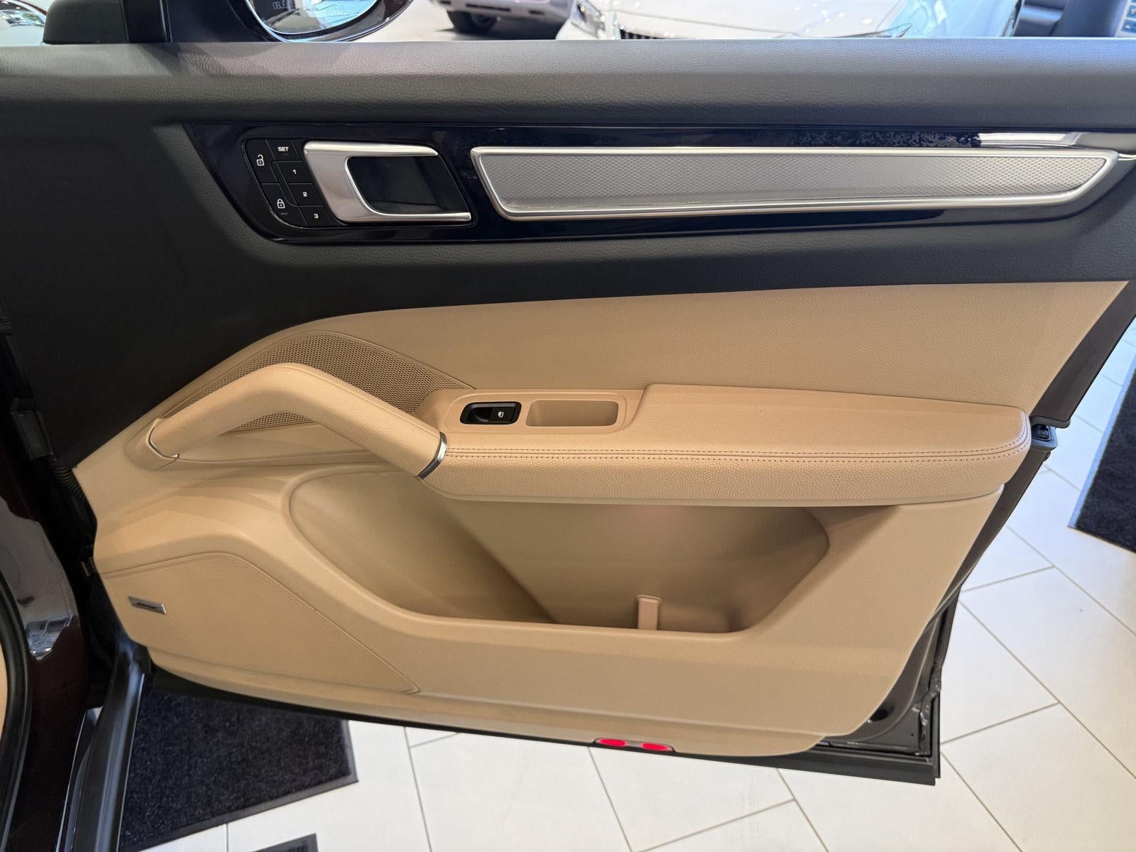 2023 Porsche Cayenne Platinum Edition