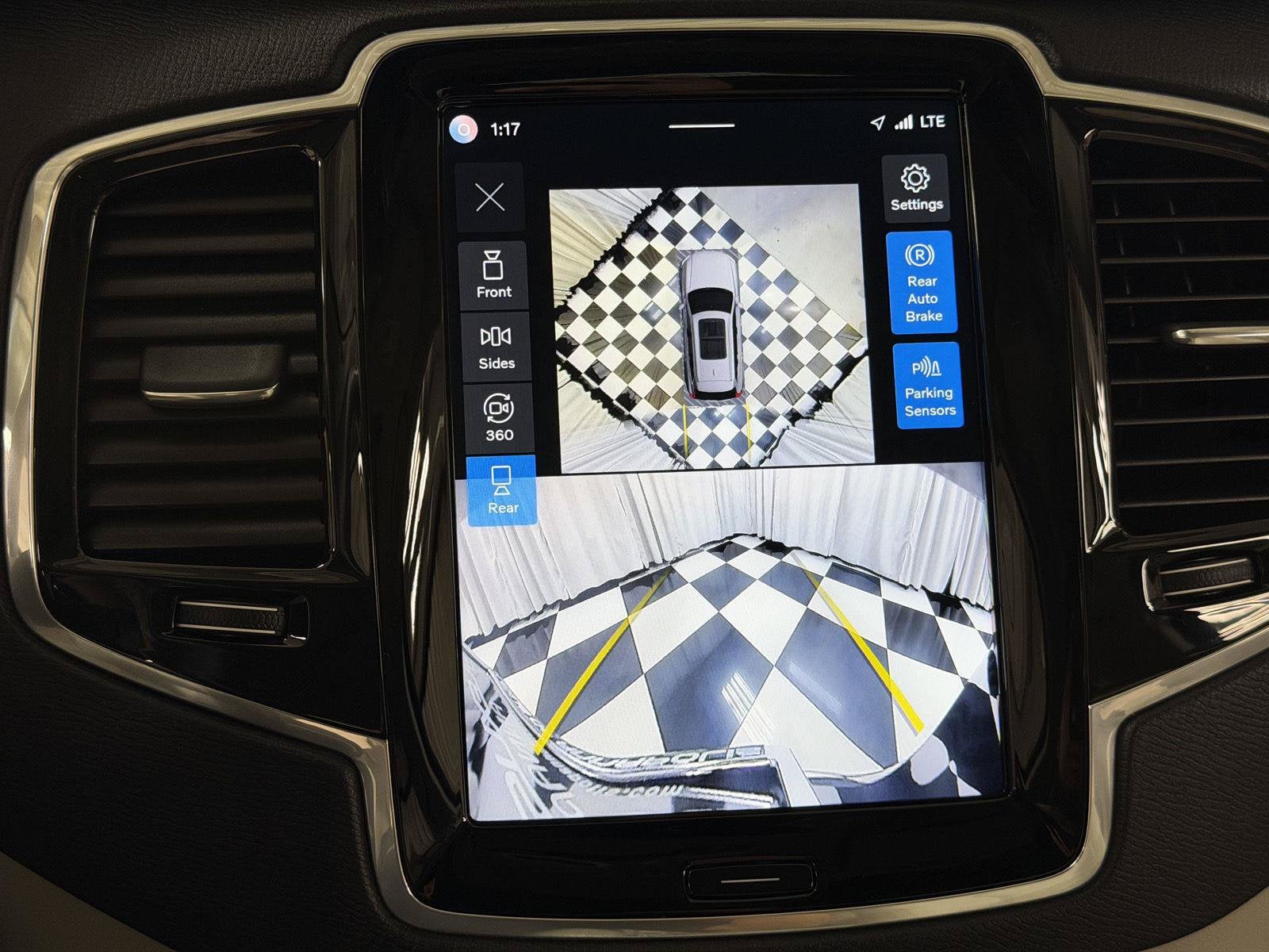 2024 Volvo XC90 B6 Plus Bright Theme