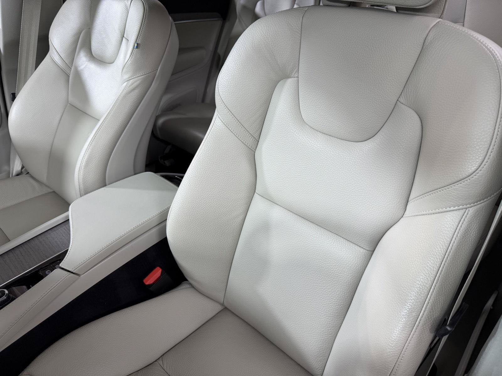 2024 Volvo XC90 B6 Plus Bright Theme