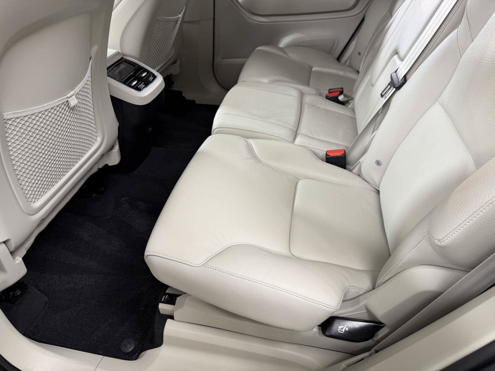 2024 Volvo XC90 B6 Plus Bright Theme