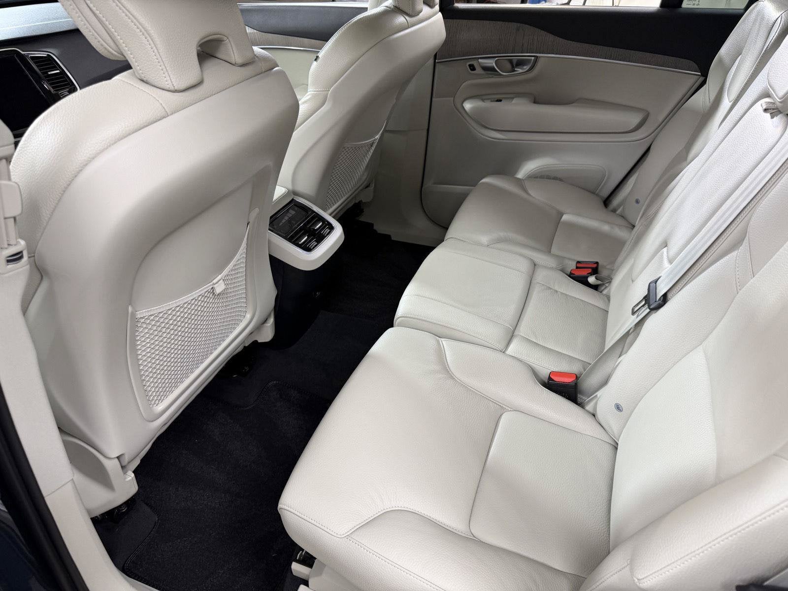 2024 Volvo XC90 B6 Plus Bright Theme