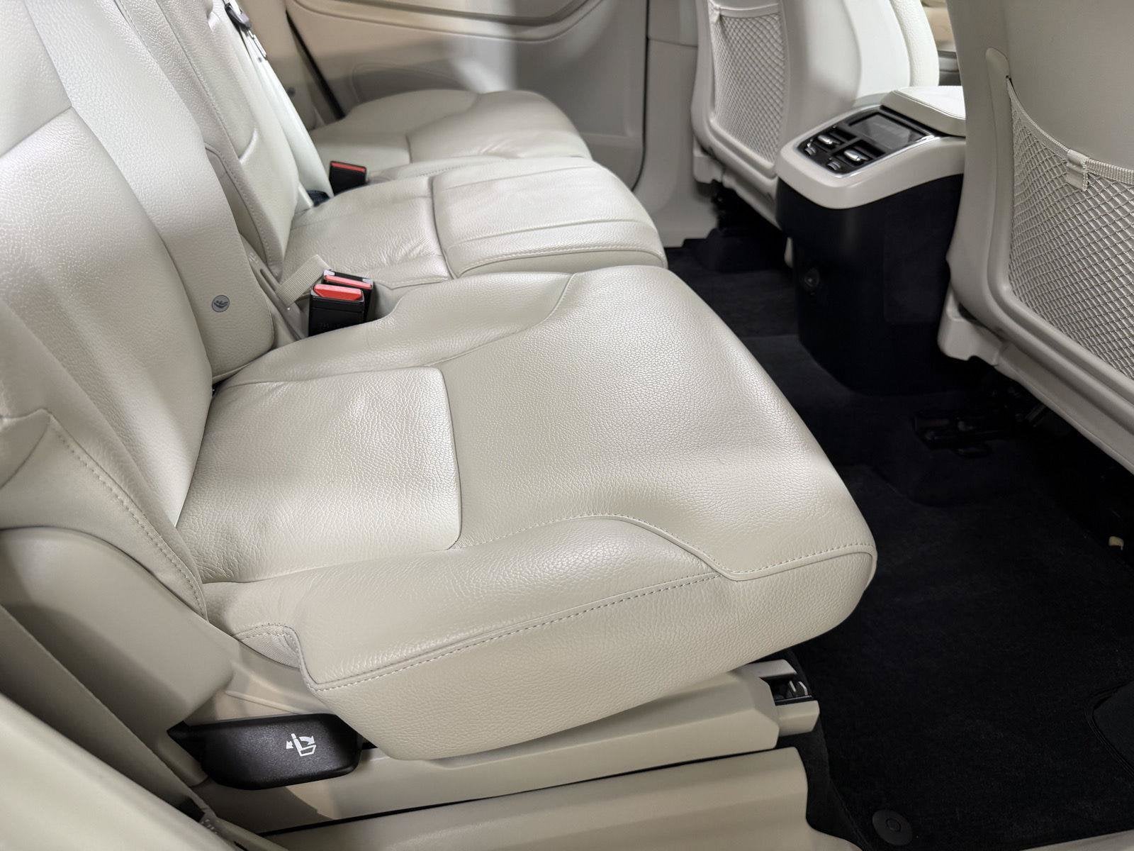 2024 Volvo XC90 B6 Plus Bright Theme