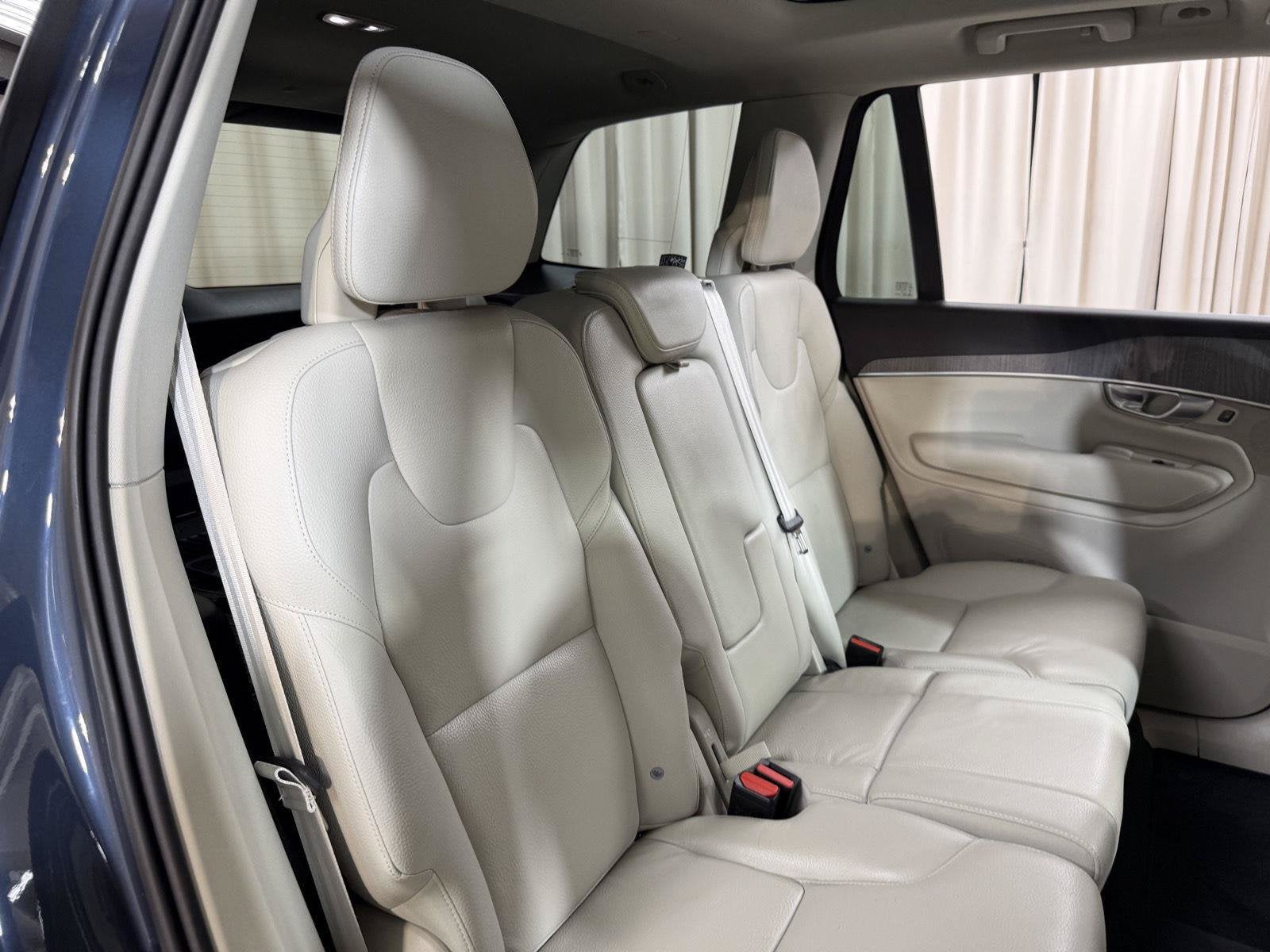 2024 Volvo XC90 B6 Plus Bright Theme