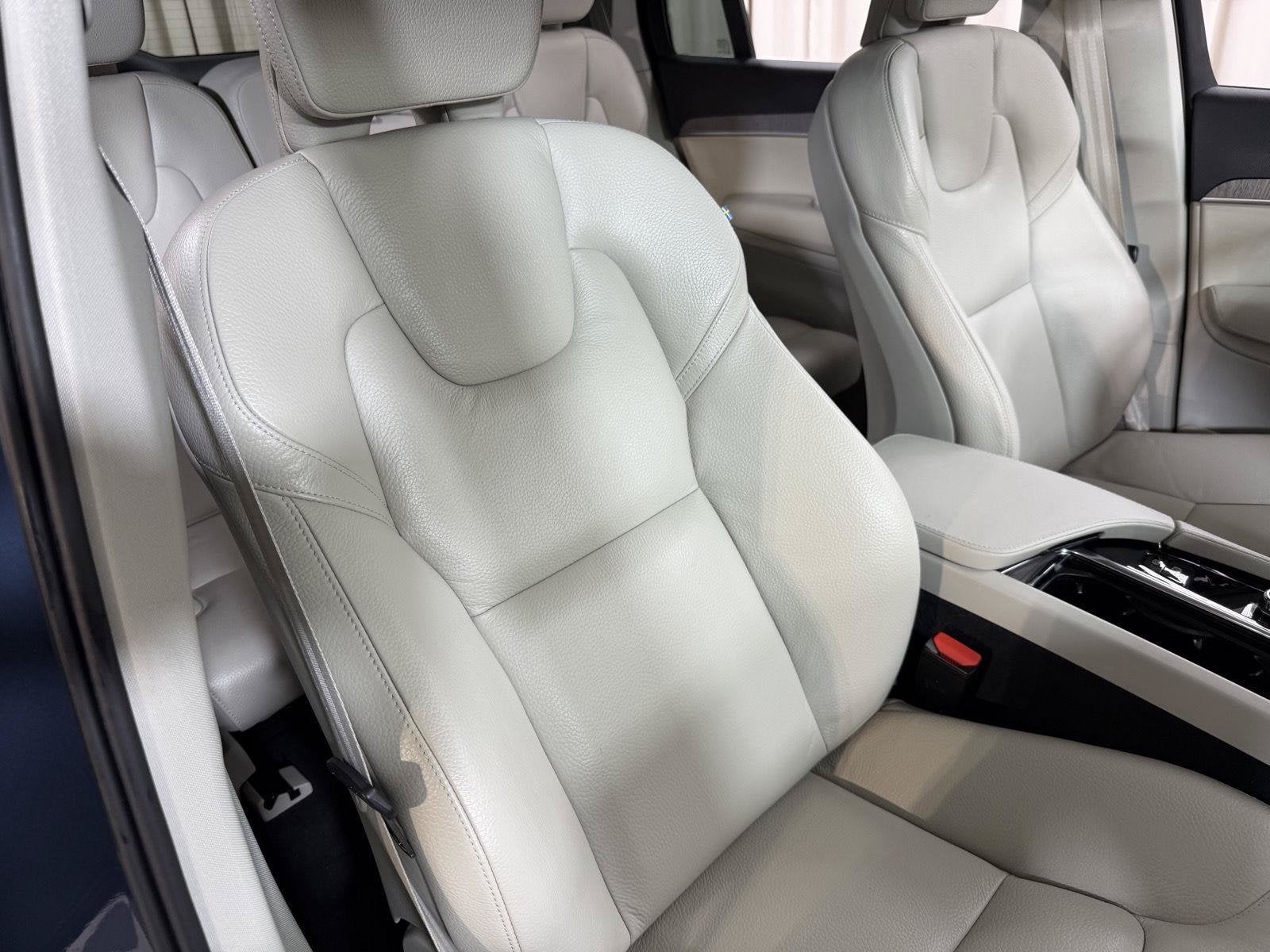 2024 Volvo XC90 B6 Plus Bright Theme
