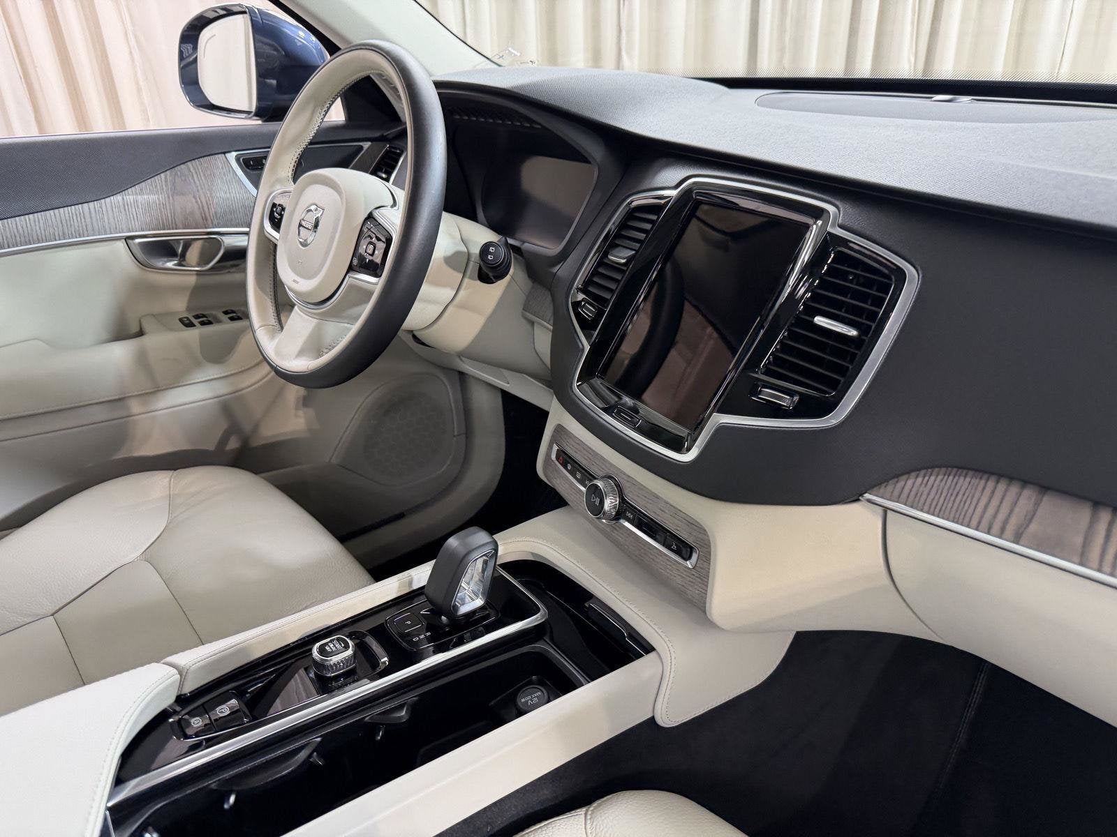 2024 Volvo XC90 B6 Plus Bright Theme