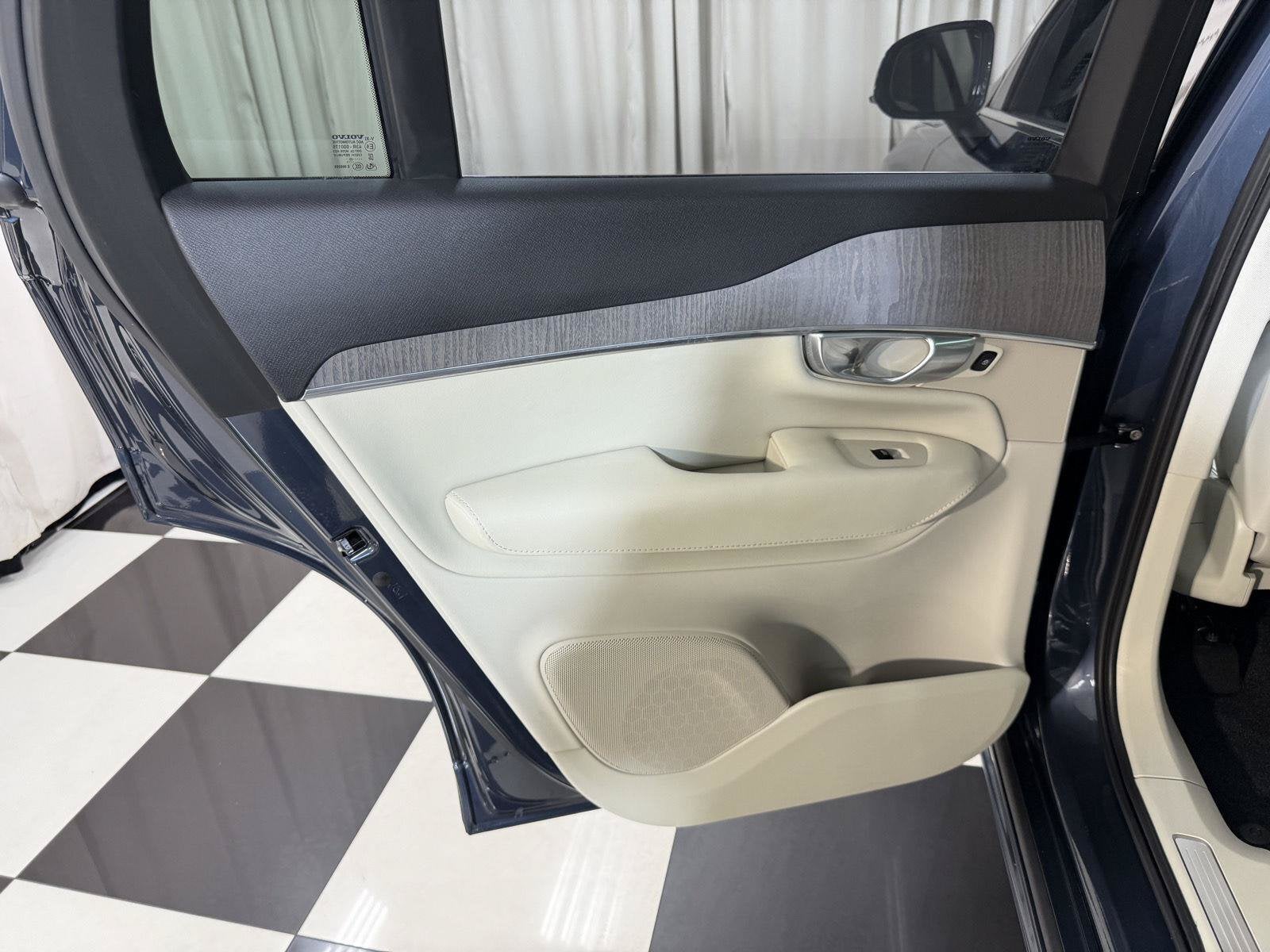 2024 Volvo XC90 B6 Plus Bright Theme