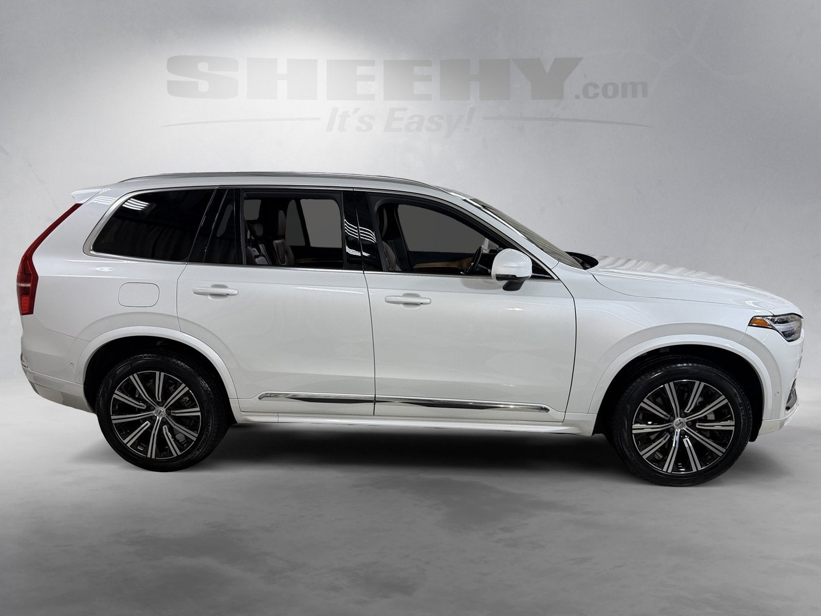 2024 Volvo XC90 B5 Plus