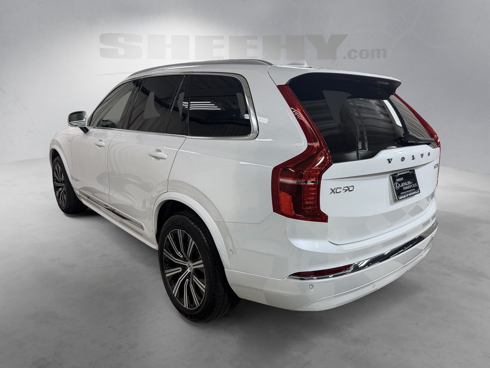 2024 Volvo XC90 B5 Plus