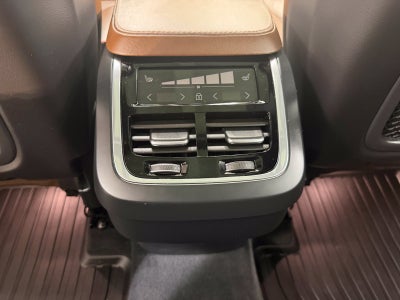2024 Volvo XC90 B5 Plus