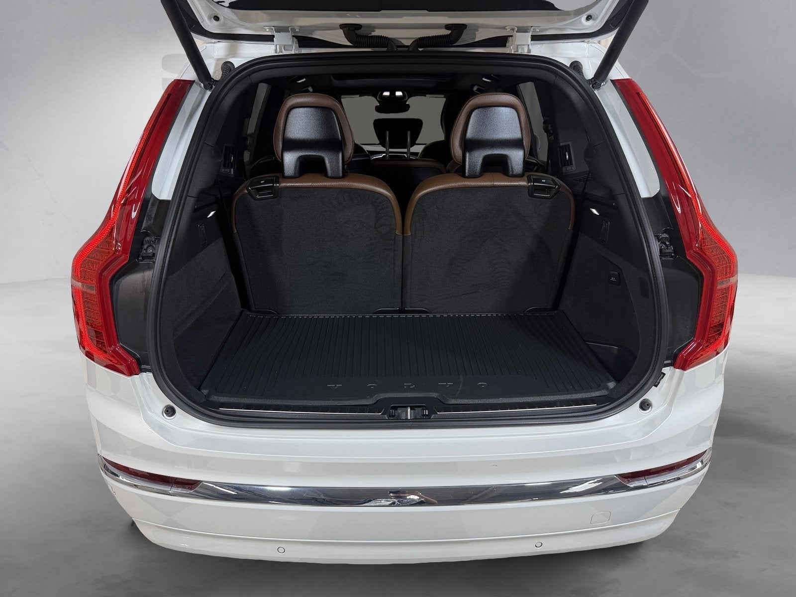 2024 Volvo XC90 B5 Plus