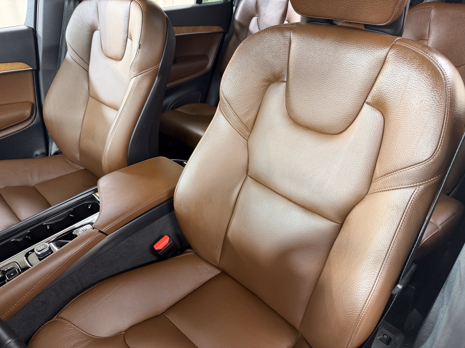 2024 Volvo XC90 B5 Plus