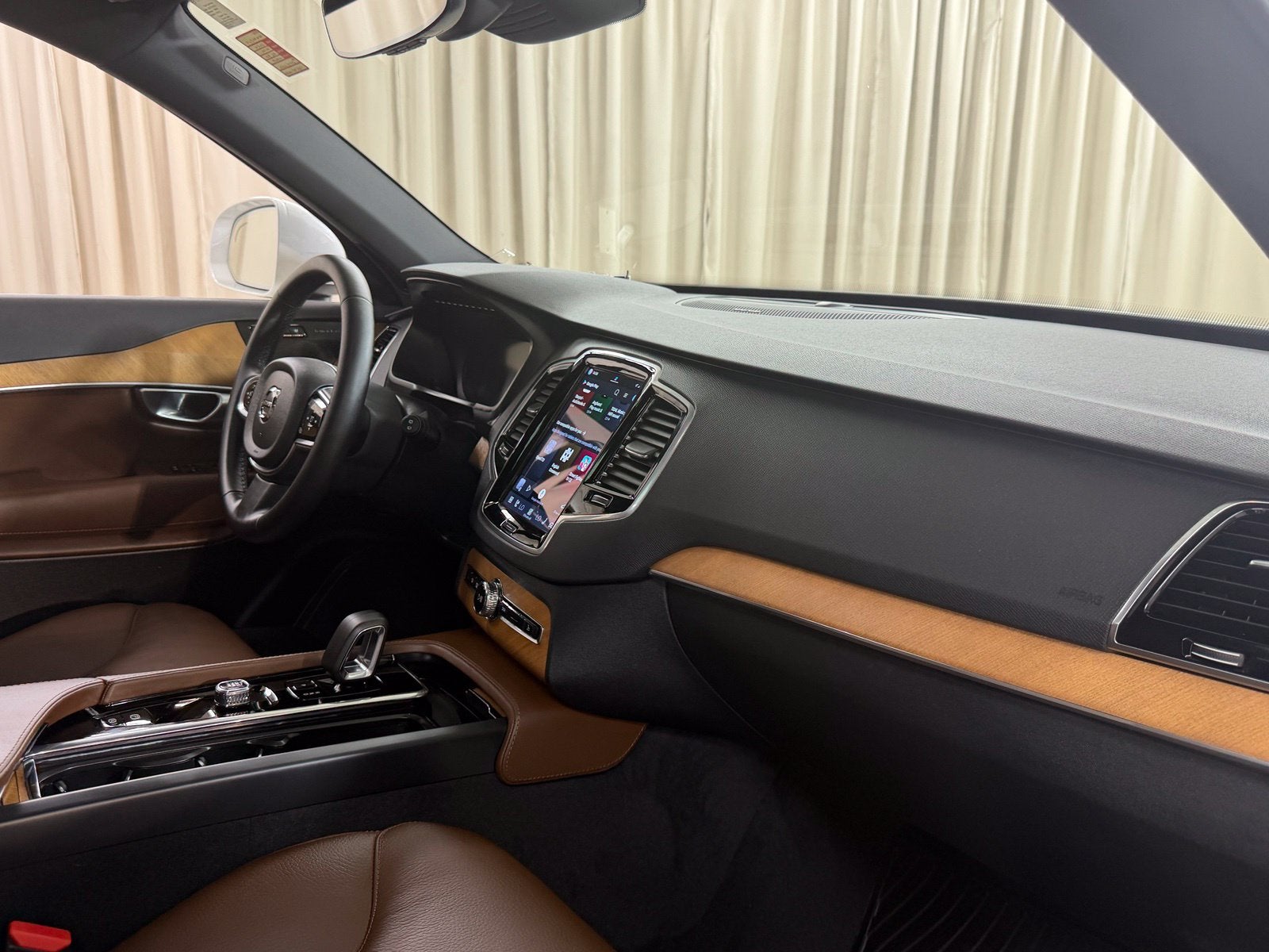 2024 Volvo XC90 B5 Plus