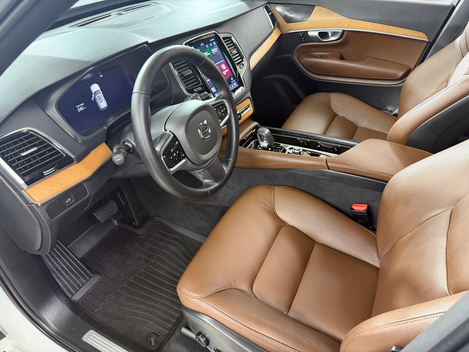 2024 Volvo XC90 B5 Plus