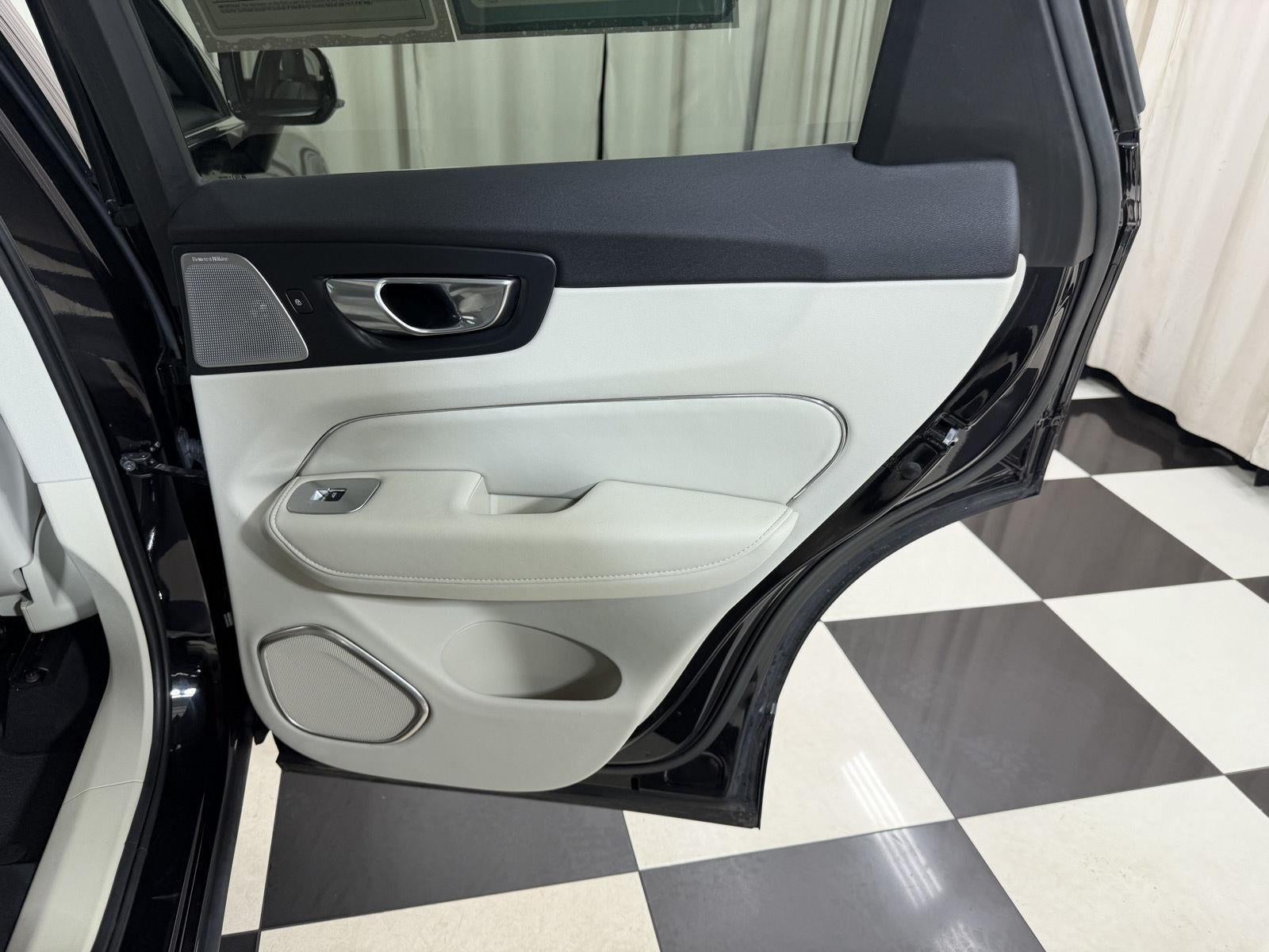2023 Volvo Xc60 Ultimate Bright Theme