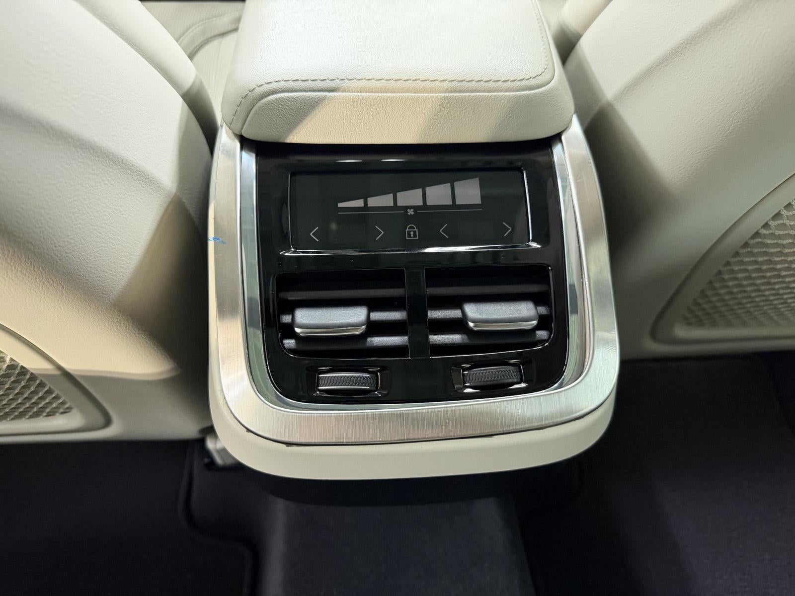 2023 Volvo Xc60 Ultimate Bright Theme
