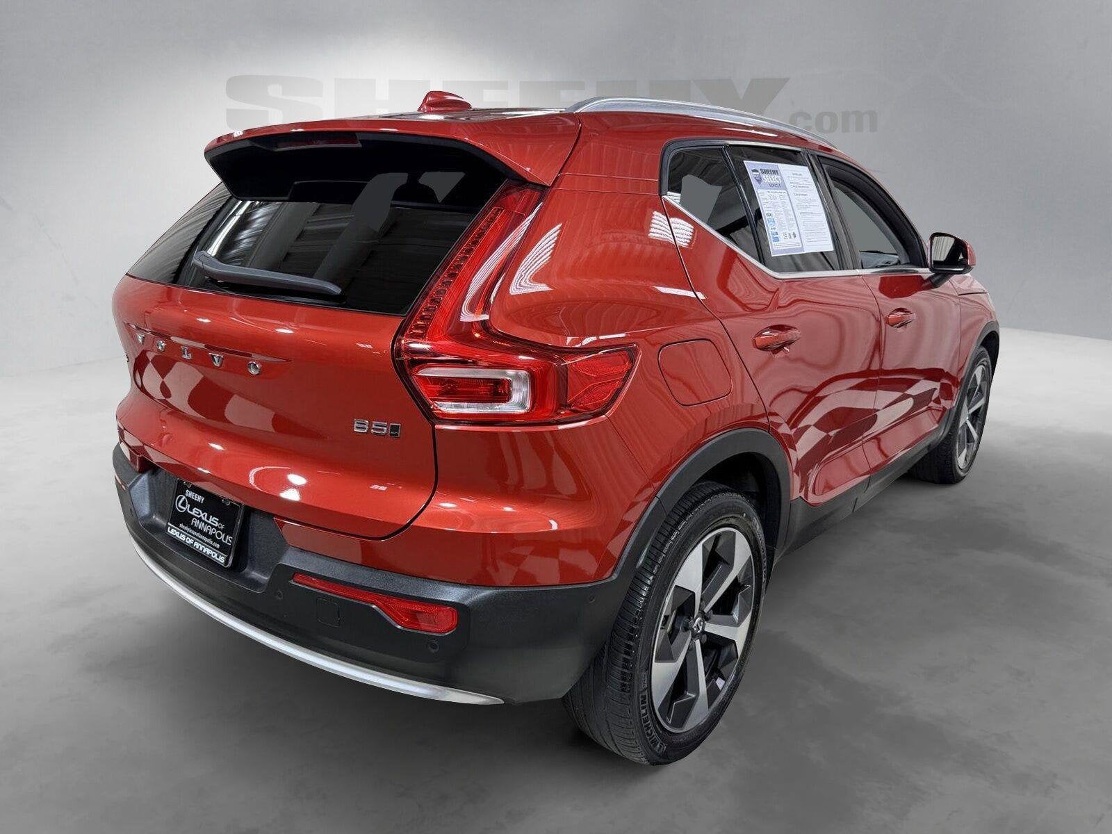 2023 Volvo XC40 B5 Plus Bright Theme